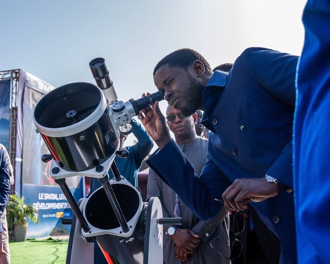 Lancement de la Caravane SPACEBUS 2025 : Le Président Faye place le spatial au
cœur du développement durable et de l’avenir de la jeunesse sénégalaise